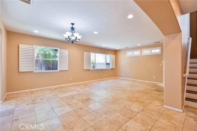 3513 W Hughes Ln - Photo 5 of 8