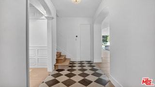 612 N Bedford Dr - Photo 3 of 8