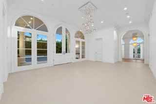 475 Martin Ln - Photo 3 of 8