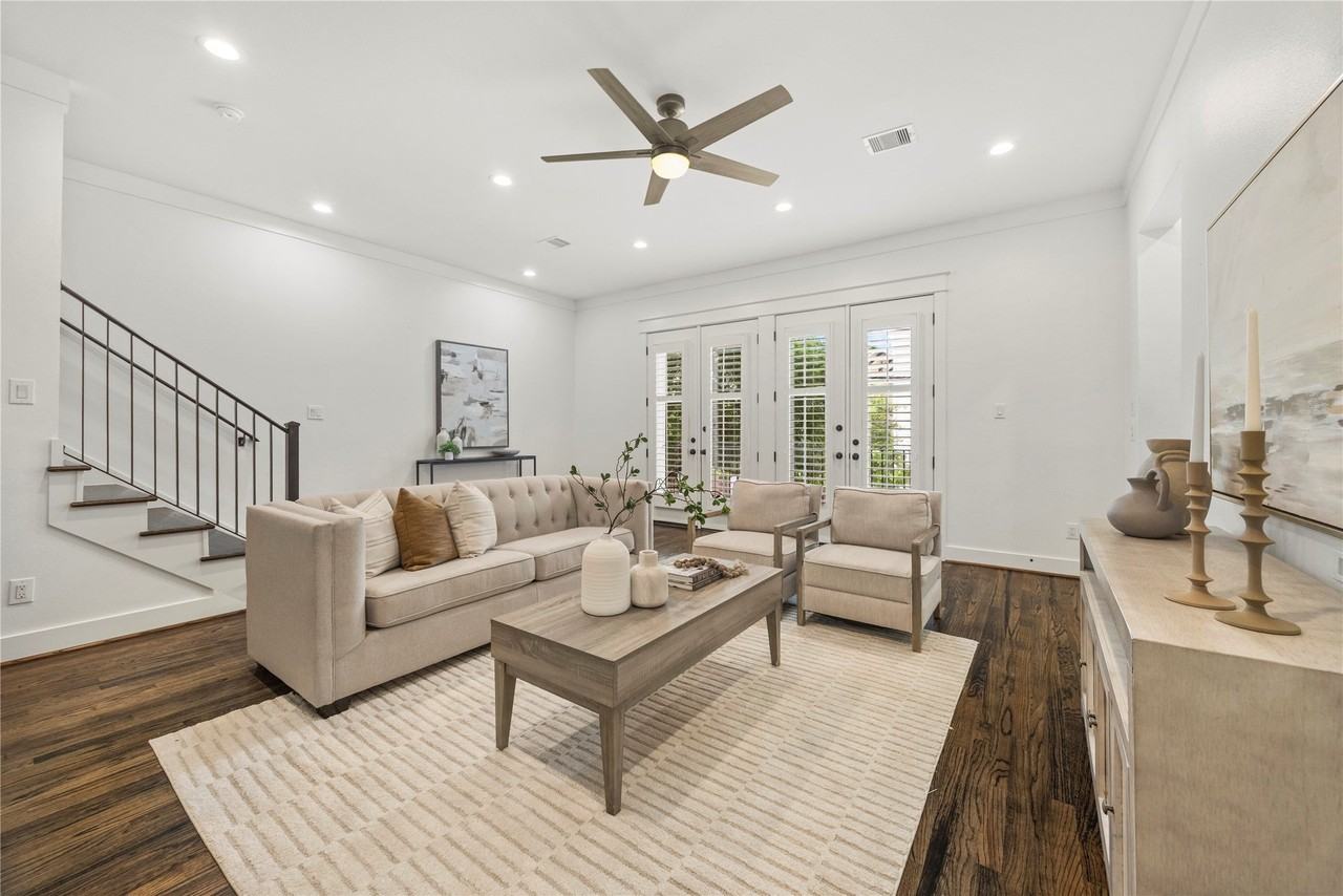 1115 W 15th St - Photo 2 of 19