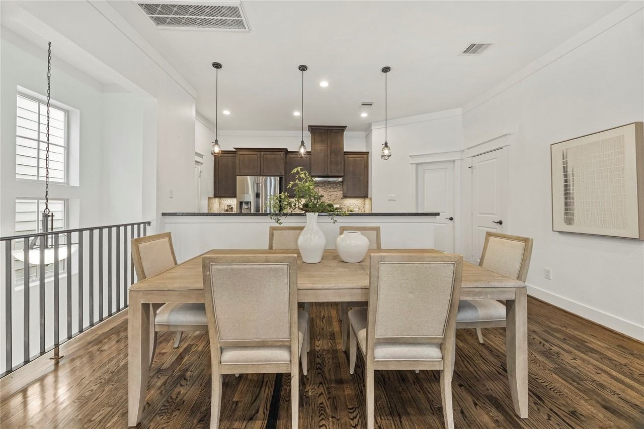 1115 W 15th St - Photo 6 of 19