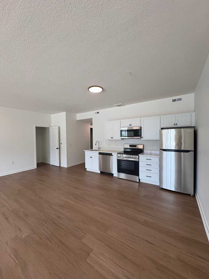 3138 Indianola Ave #104 - Photo 5 of 28