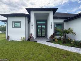 featured image of 2213 Ne 13th Ave