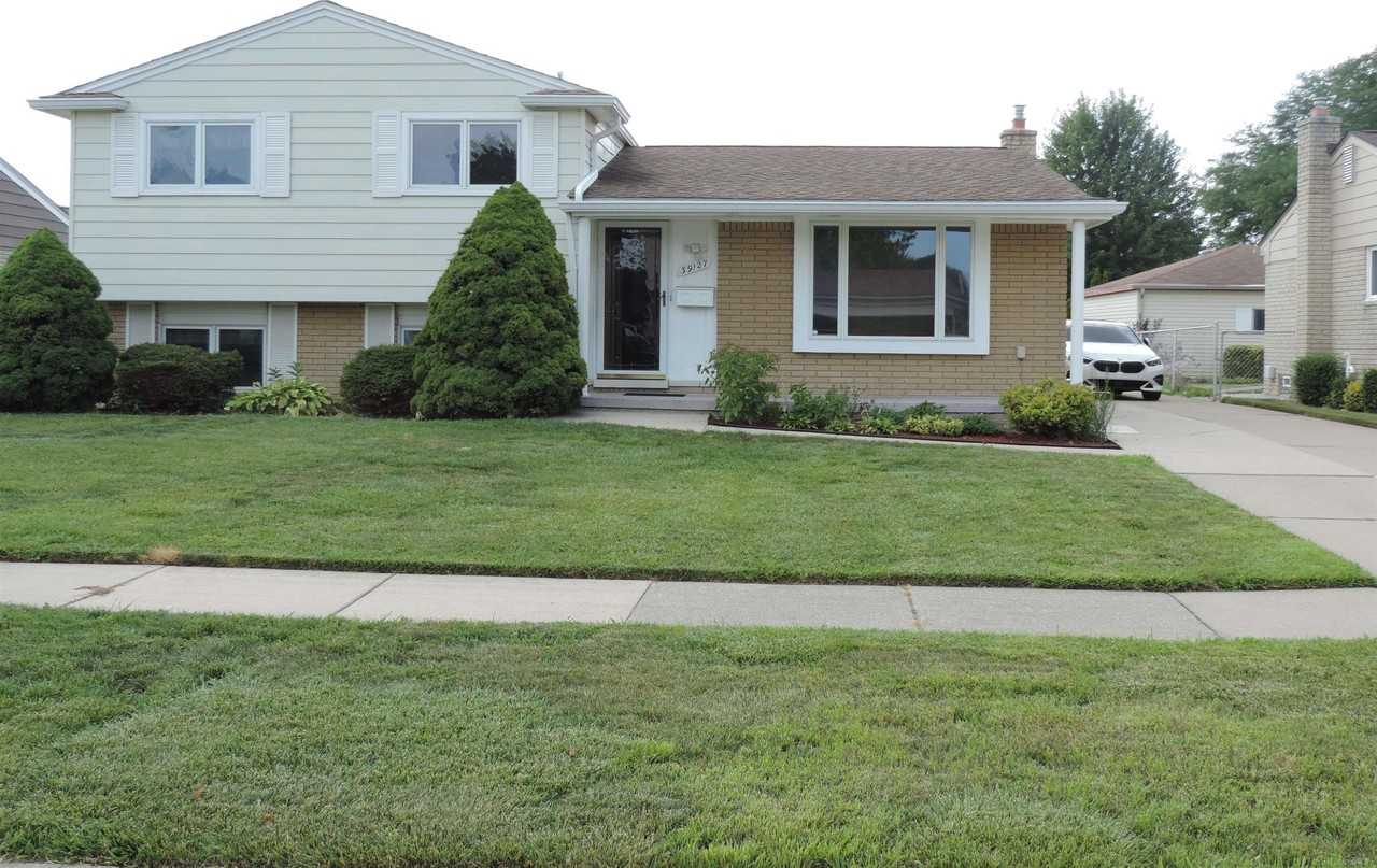 39127 Hyland Dr - Photo 2 of 37
