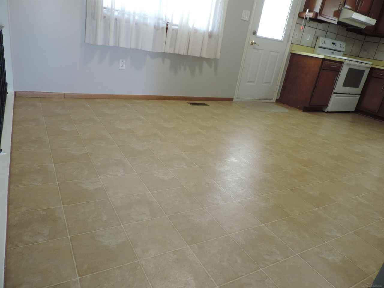 39127 Hyland Dr - Photo 7 of 37