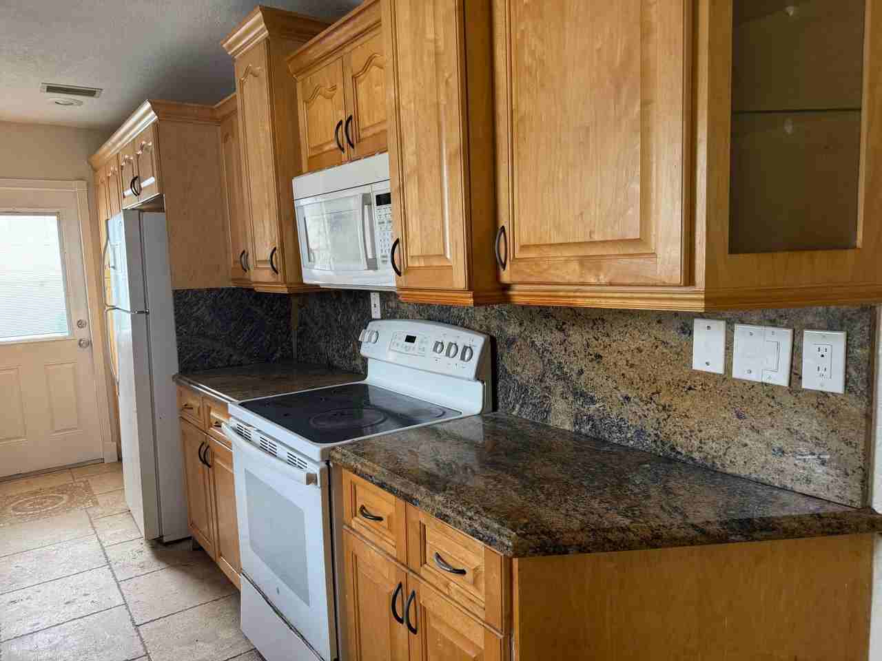 1751 Nw 34th Ave - Photo 2 of 26