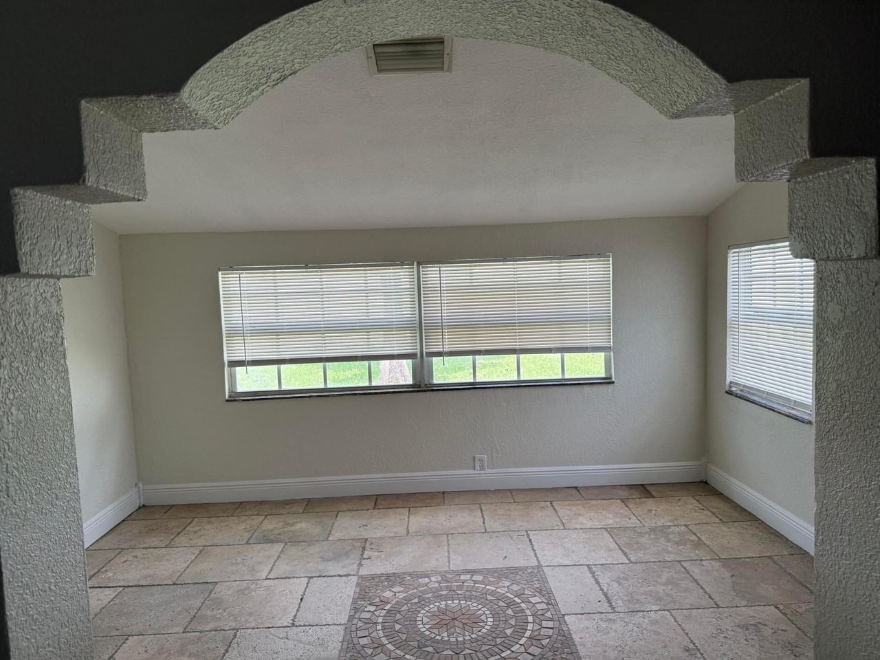1751 Nw 34th Ave - Photo 7 of 26
