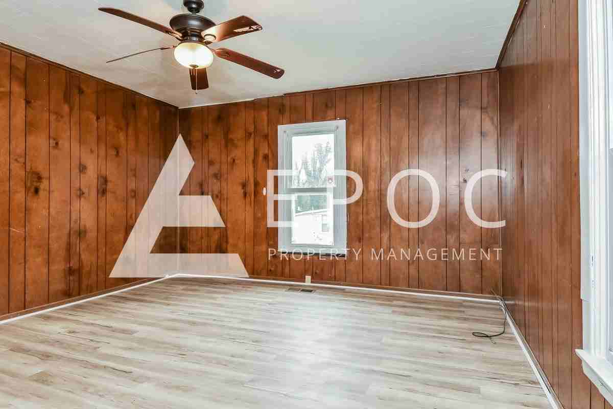 602 Loftus St - Photo 6 of 17