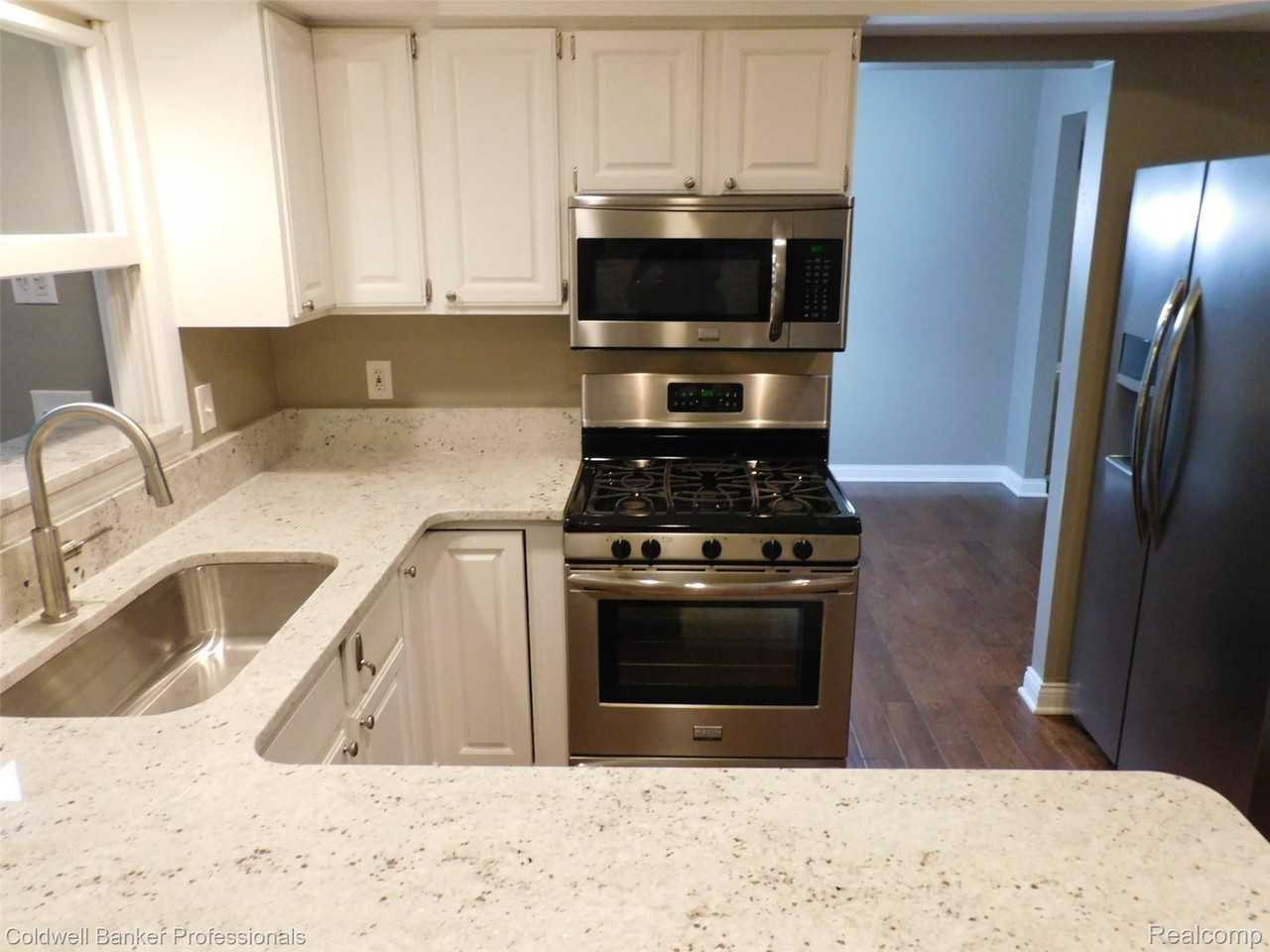 5726 Marble Dr - Photo 6 of 27