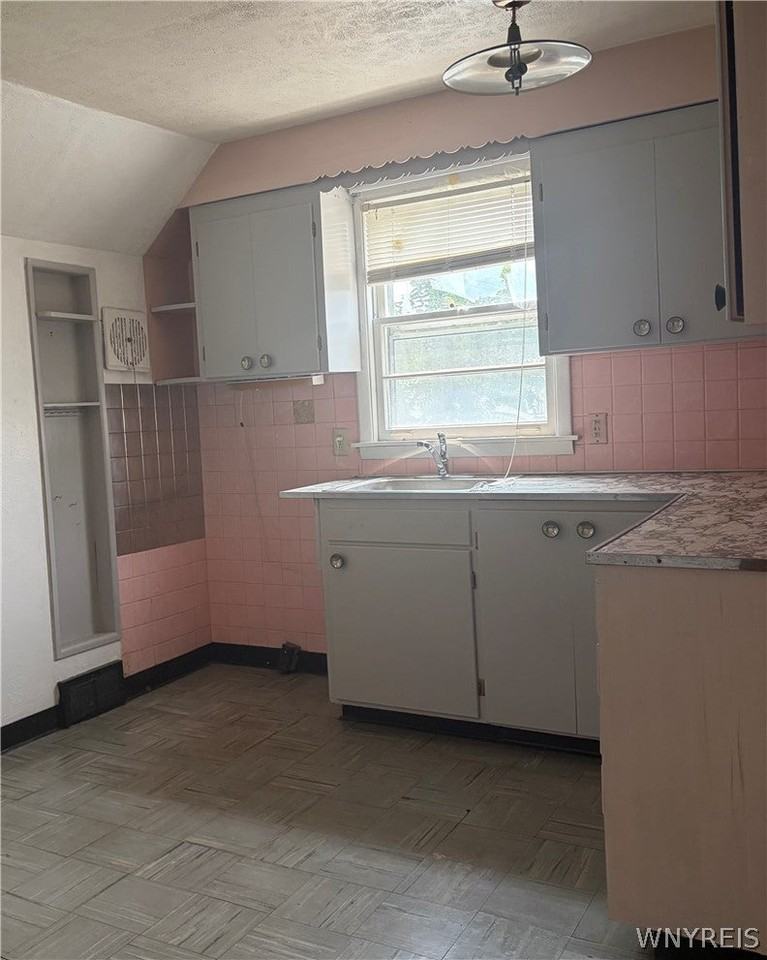 631 Elmwood Ave - Photo 5 of 6