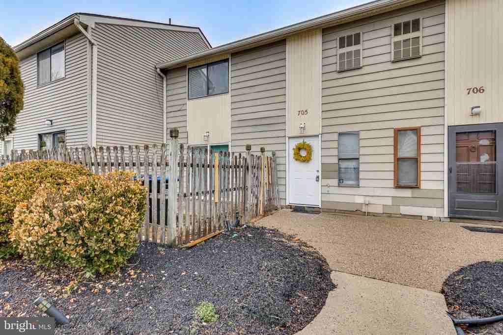 705 Mason Run - Photo 2 of 40