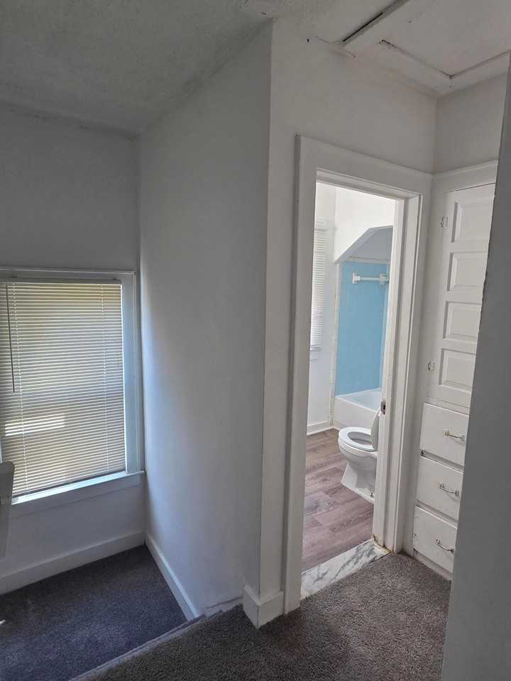 15757 Pinehurst St - Photo 4 of 23