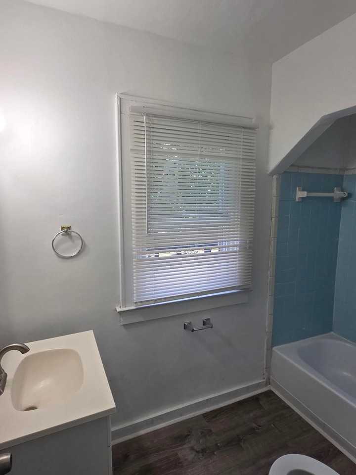 15757 Pinehurst St - Photo 5 of 23