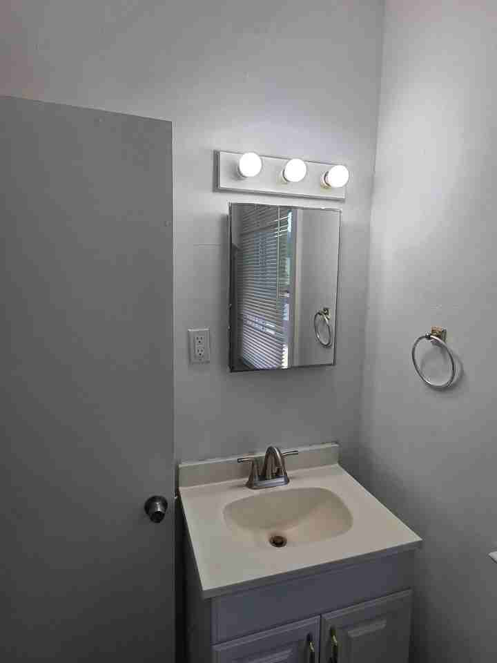 15757 Pinehurst St - Photo 7 of 23