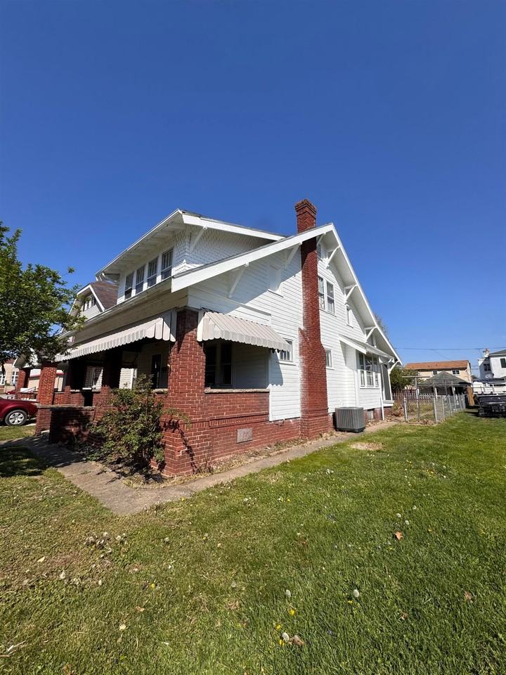 2926 5th Ave - Photo 2 of 24