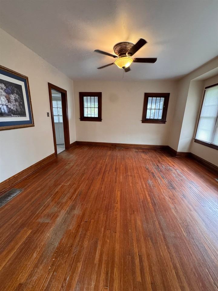 2926 5th Ave - Photo 7 of 24