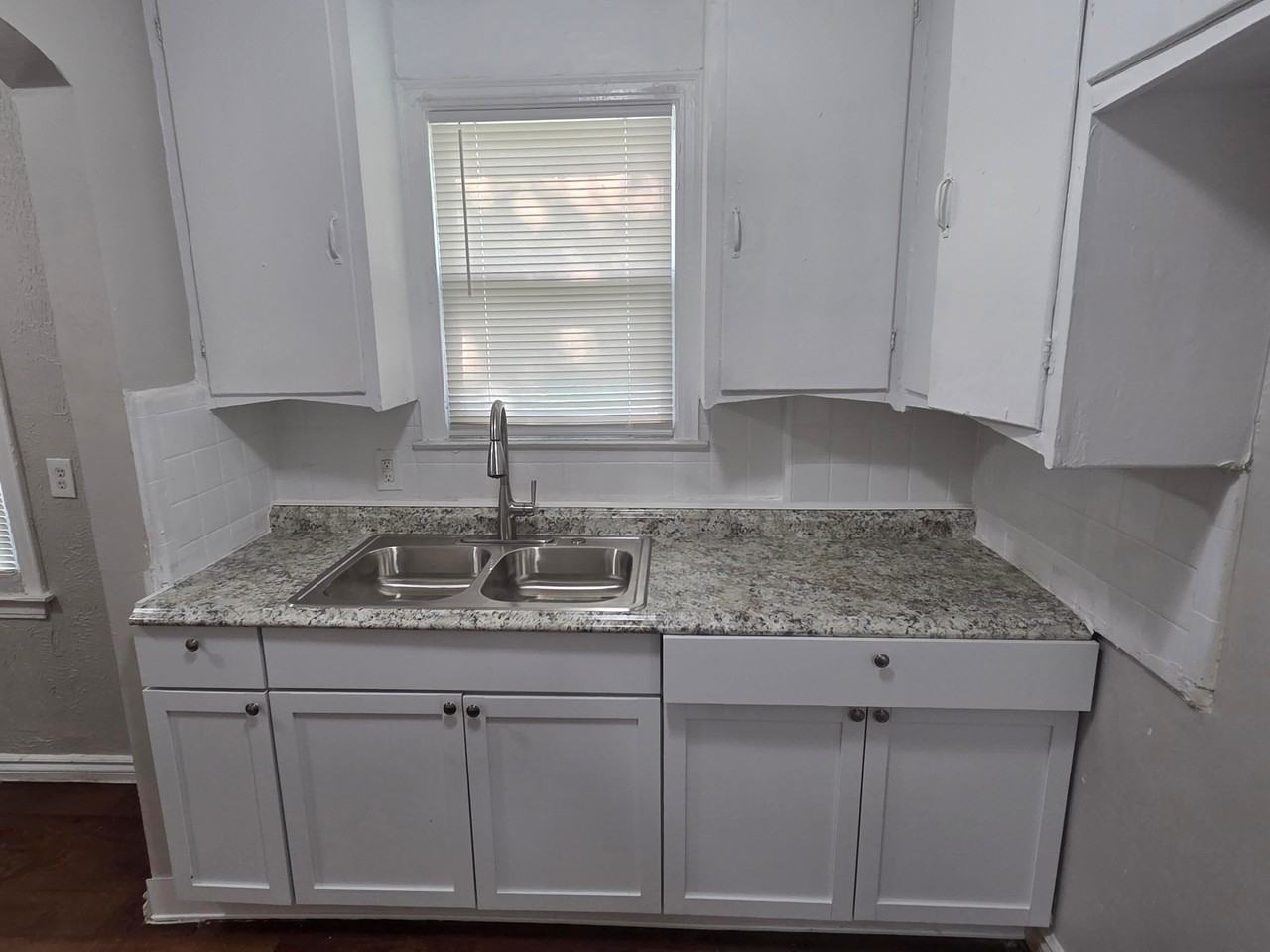 19335 Hoover St - Photo 3 of 9