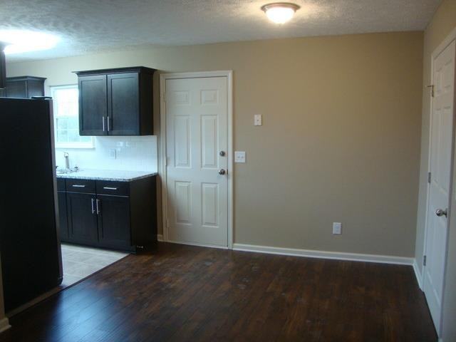 103 Jericho St - Photo 5 of 12