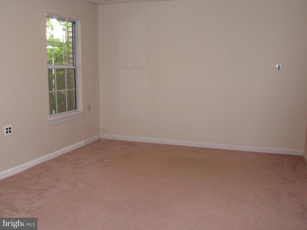 46647 Brownwood Sq - Photo 5 of 25