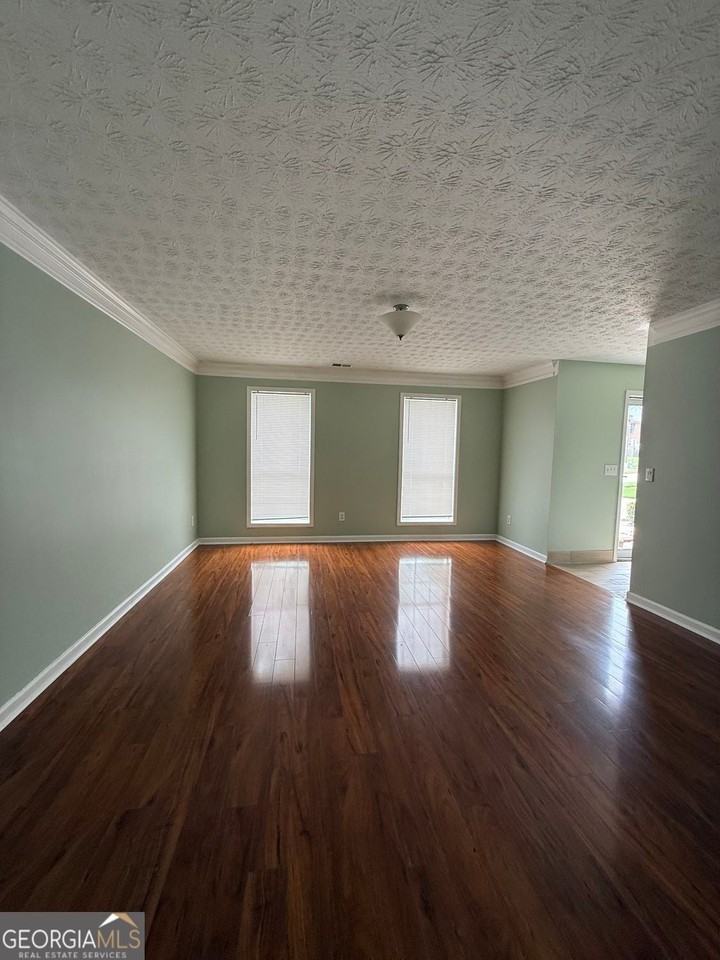 755 Tara Bnd - Photo 4 of 32