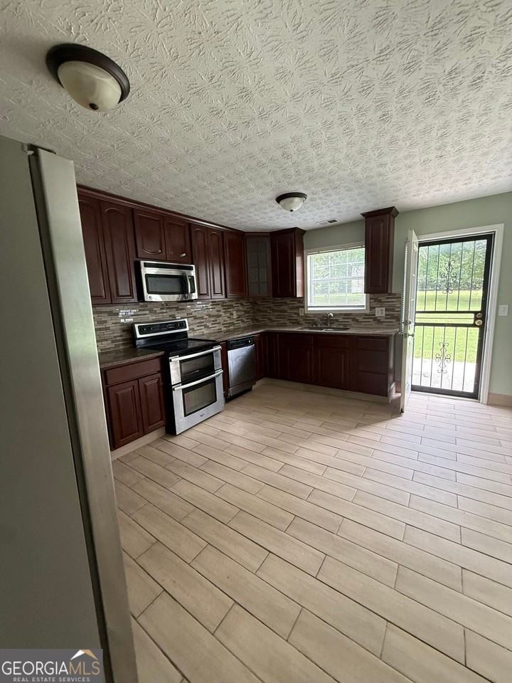 755 Tara Bnd - Photo 7 of 32