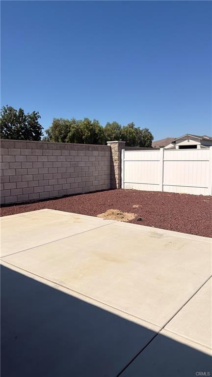 11088 Spruce Ave - Photo 3 of 13
