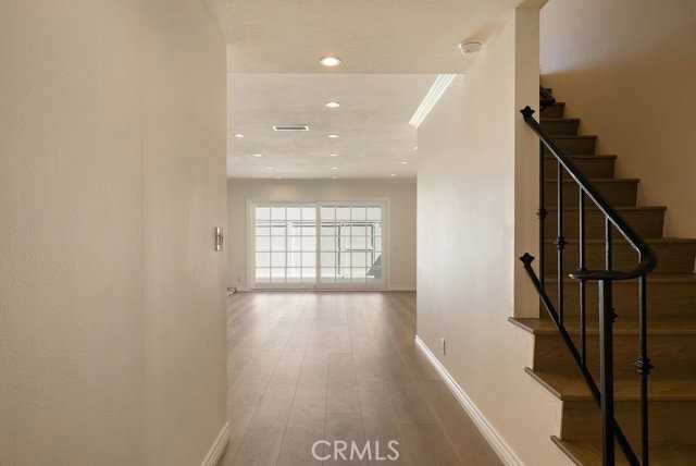 1088 Buckingham Ln - Photo 2 of 8