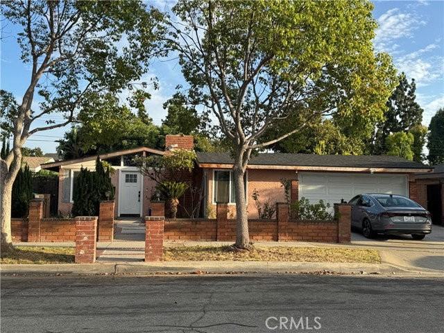 2128 W Larkspur Dr - Photo 2 of 8