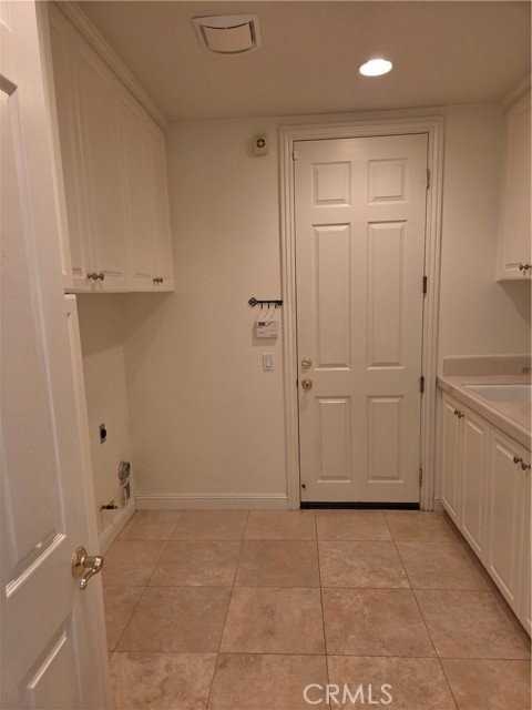 17568 Cloverdale Way - Photo 3 of 8