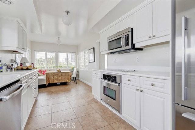 1251 Surfline Way - Photo 4 of 8