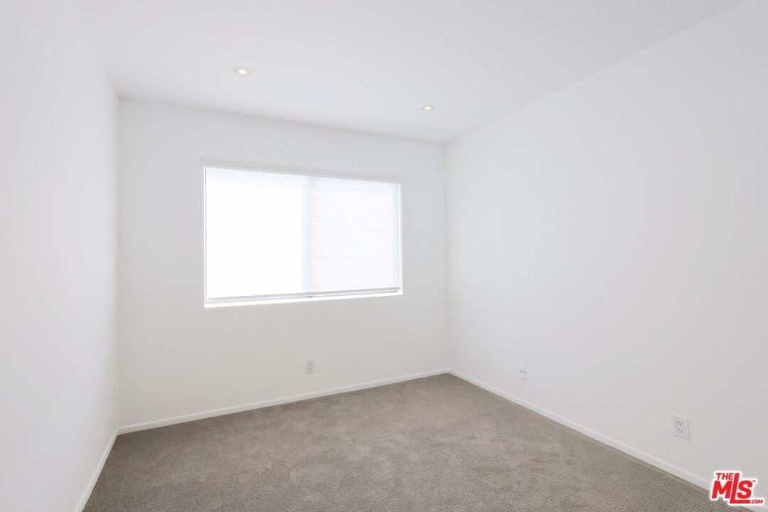 21821 Burbank Blvd #151 - Photo 3 of 8