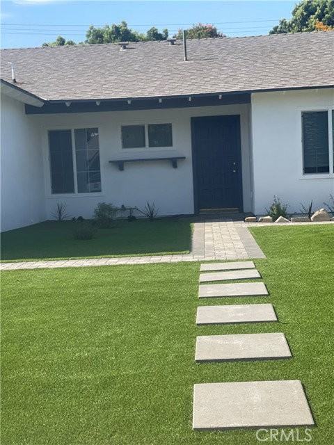22620 Mobile St - Photo 2 of 8