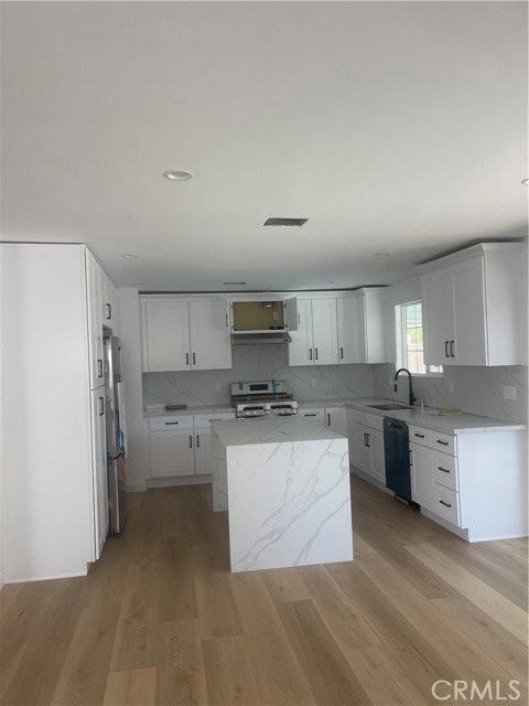 22620 Mobile St - Photo 4 of 8
