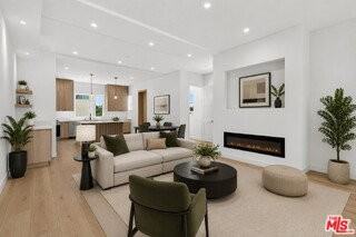 150 N Carondelet St - Photo 2 of 8