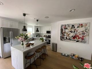 635 N Formosa Ave - Photo 7 of 8