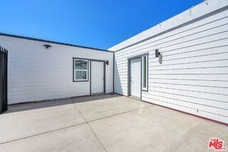 303 Culver Blvd - Photo 2 of 8