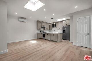 303 Culver Blvd - Photo 4 of 8