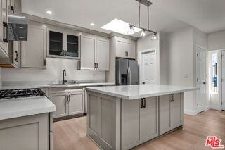 303 Culver Blvd - Photo 5 of 8