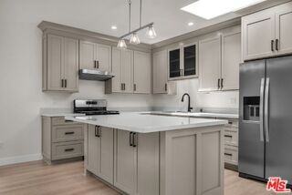 303 Culver Blvd - Photo 6 of 8