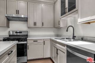 303 Culver Blvd - Photo 7 of 8
