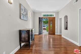 510 Toyopa Dr - Photo 4 of 8