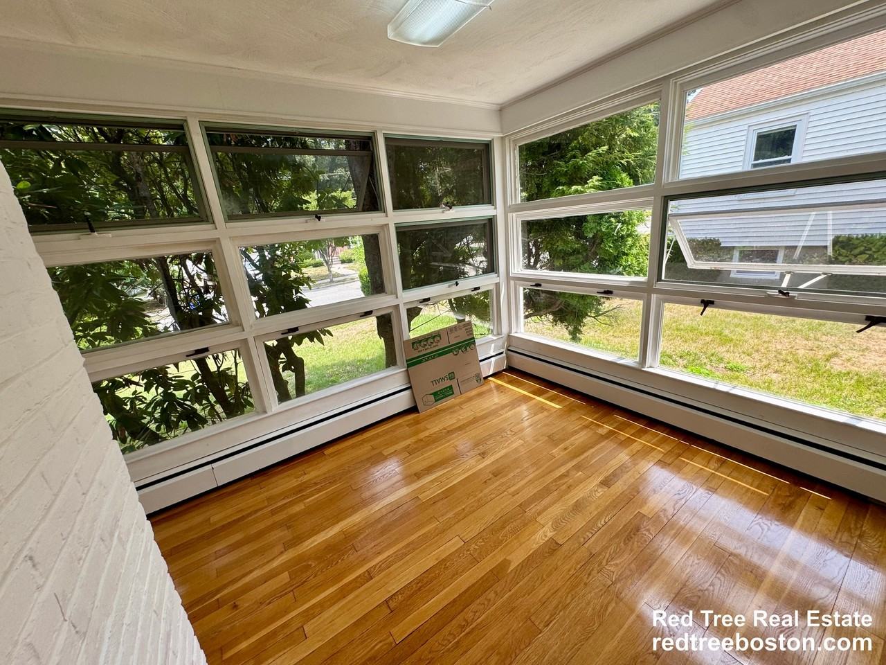 89 Stanley Rd - Photo 5 of 32