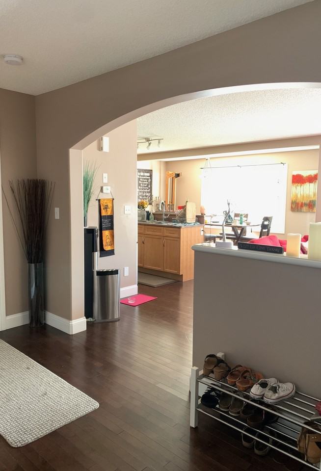 8512 Sloane Cres Nw - Photo 3 of 9
