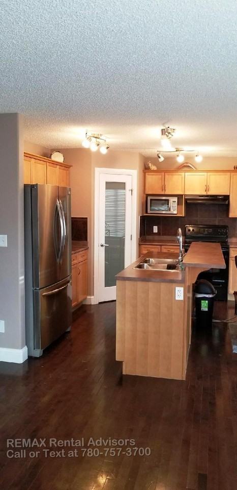 8512 Sloane Cres Nw - Photo 2 of 9