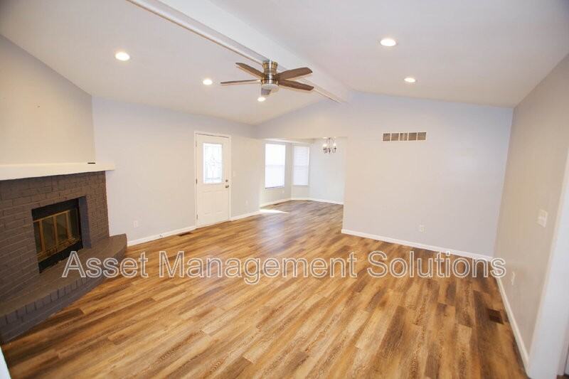 1 Oak Point Dr - Photo 2 of 18