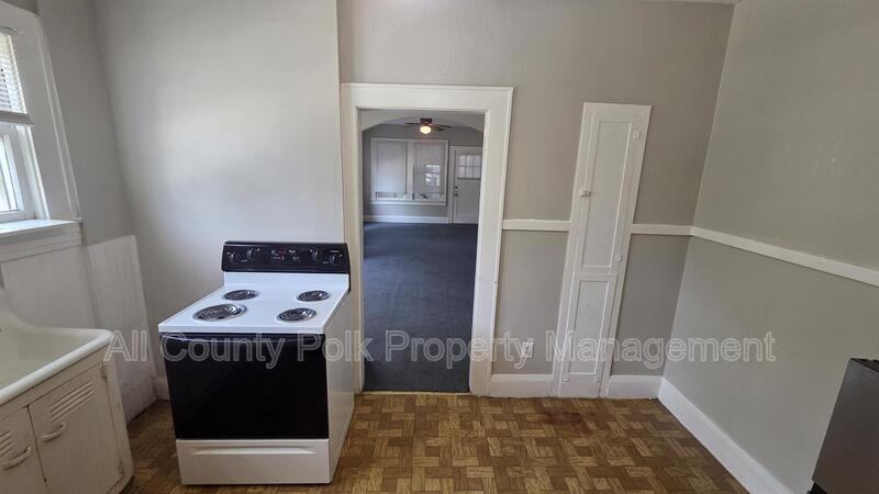 918 E Lime St - Photo 4 of 11
