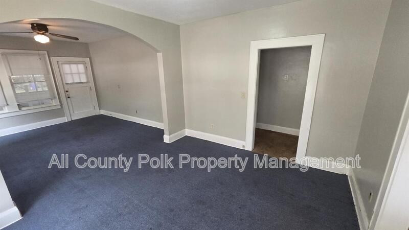 918 E Lime St - Photo 6 of 11