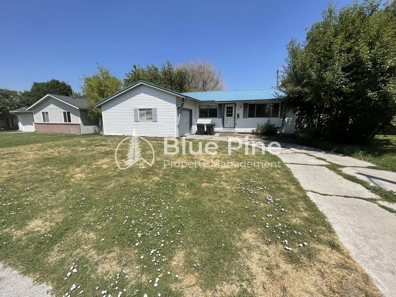 743 May St