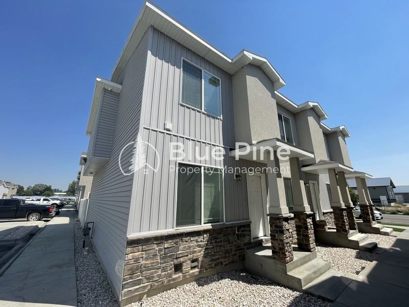 710 S Saturn Ave #C - Photo 2 of 11