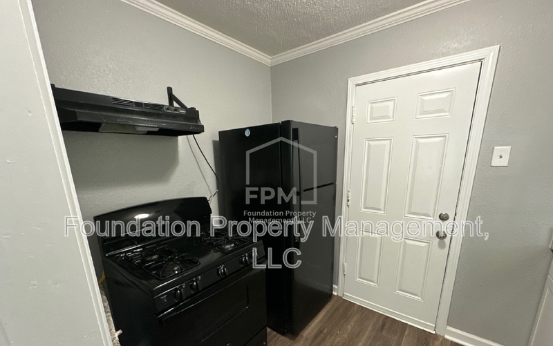 1407 Semmes St - Photo 2 of 11